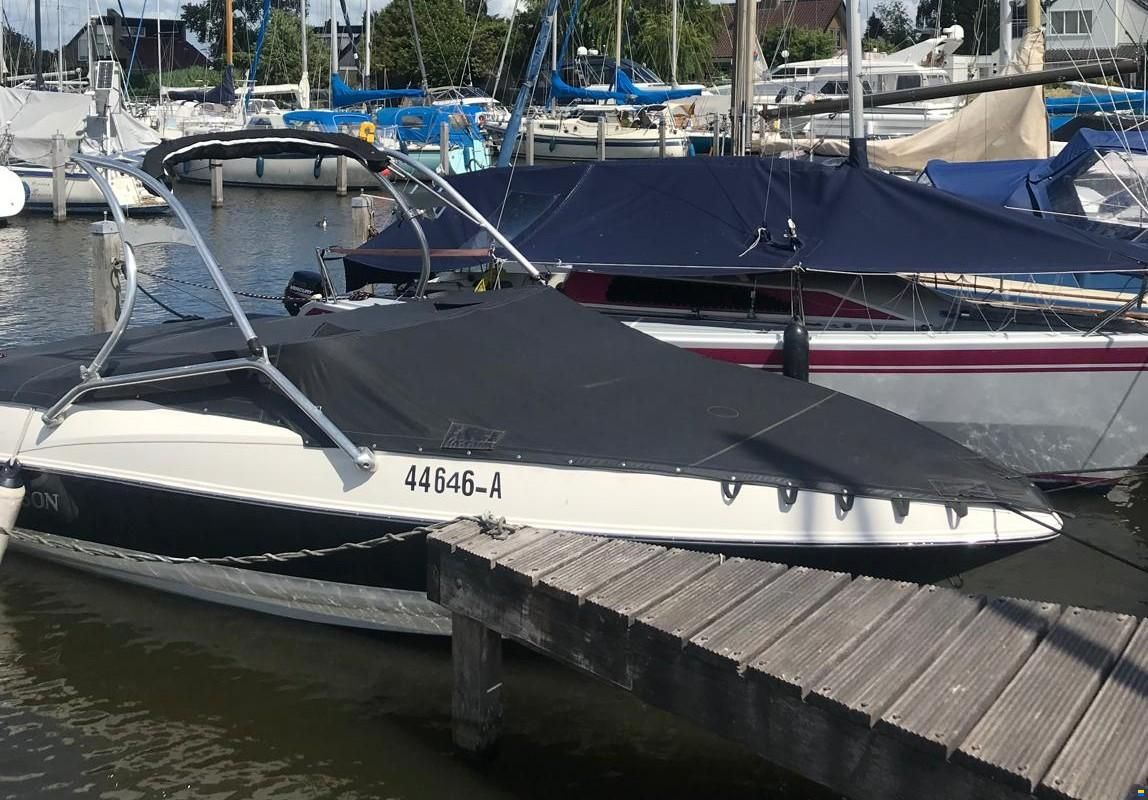 Larson Senza 226 Daycruiser