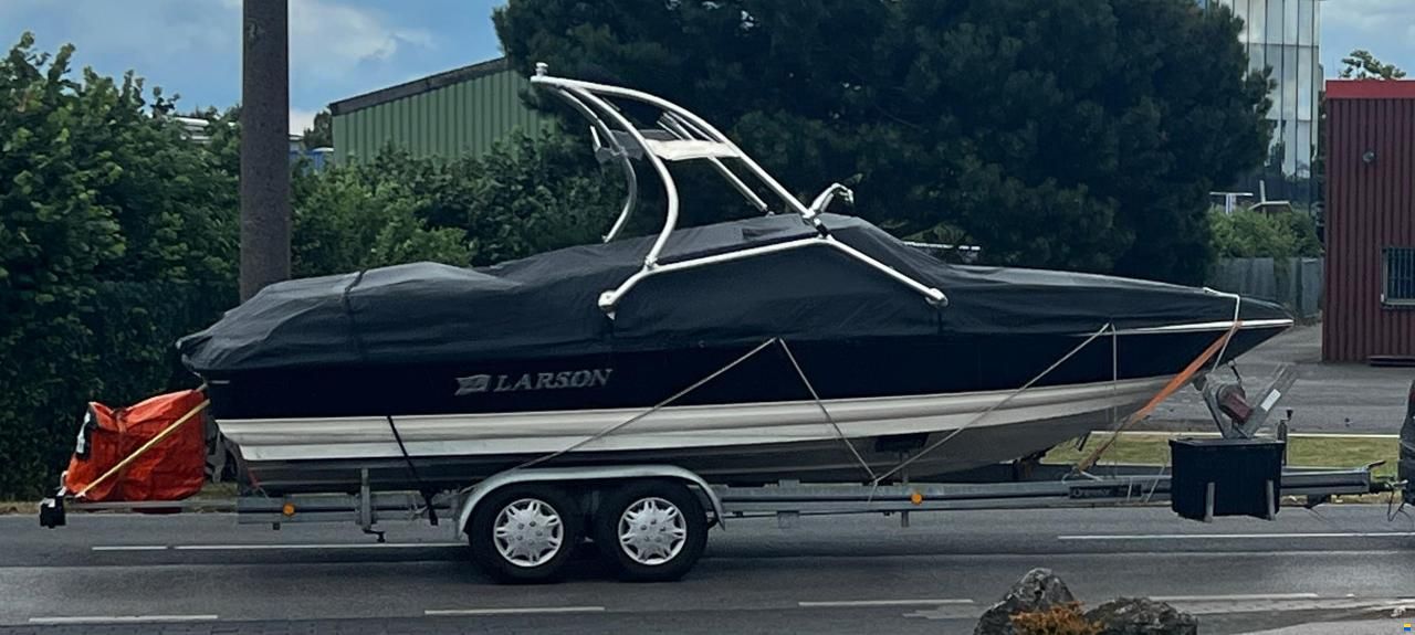 Larson Senza 226 Daycruiser