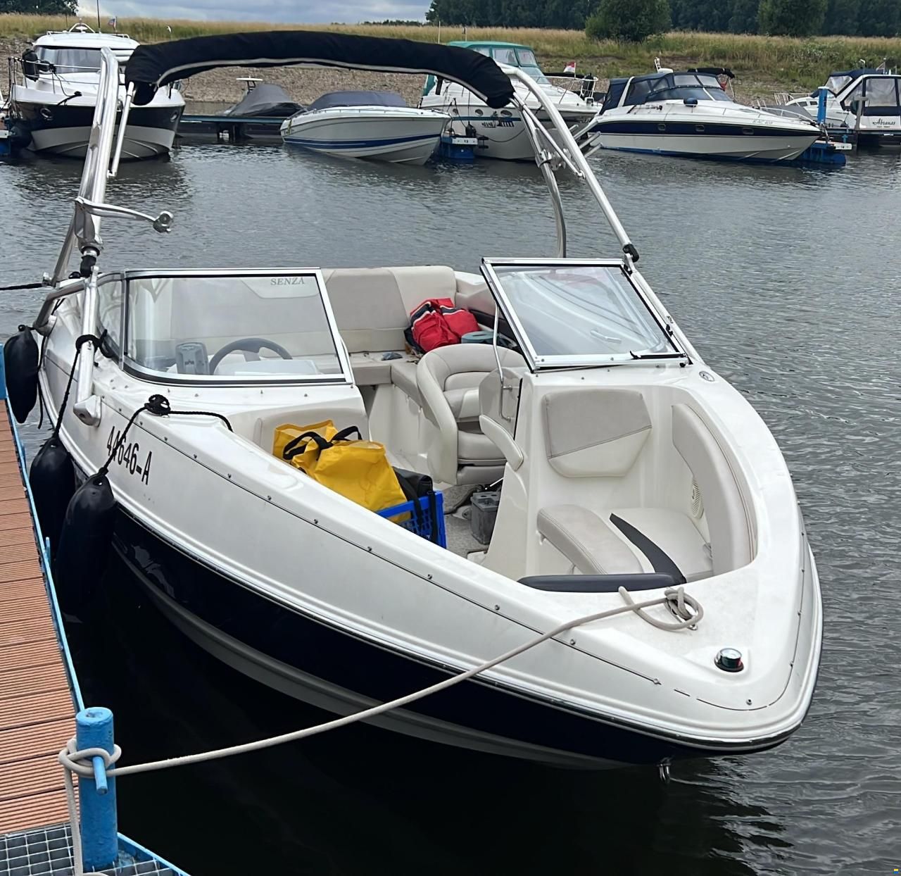 Larson Senza 226 Daycruiser