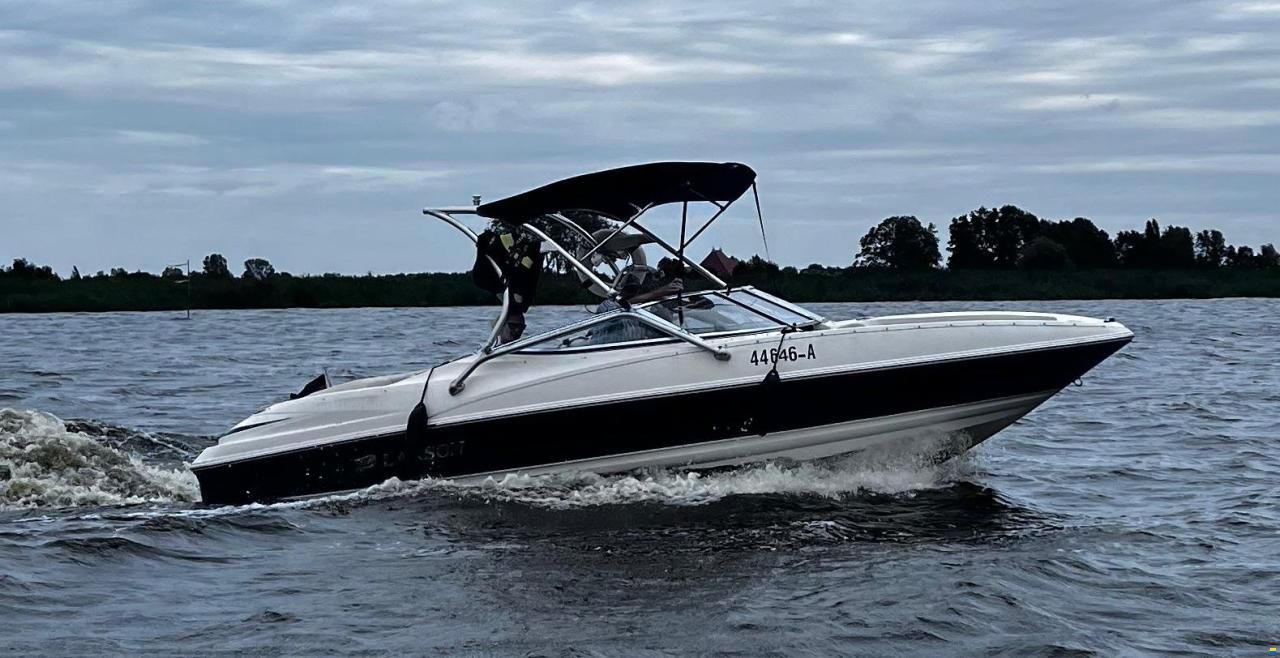 Larson Senza 226 Daycruiser