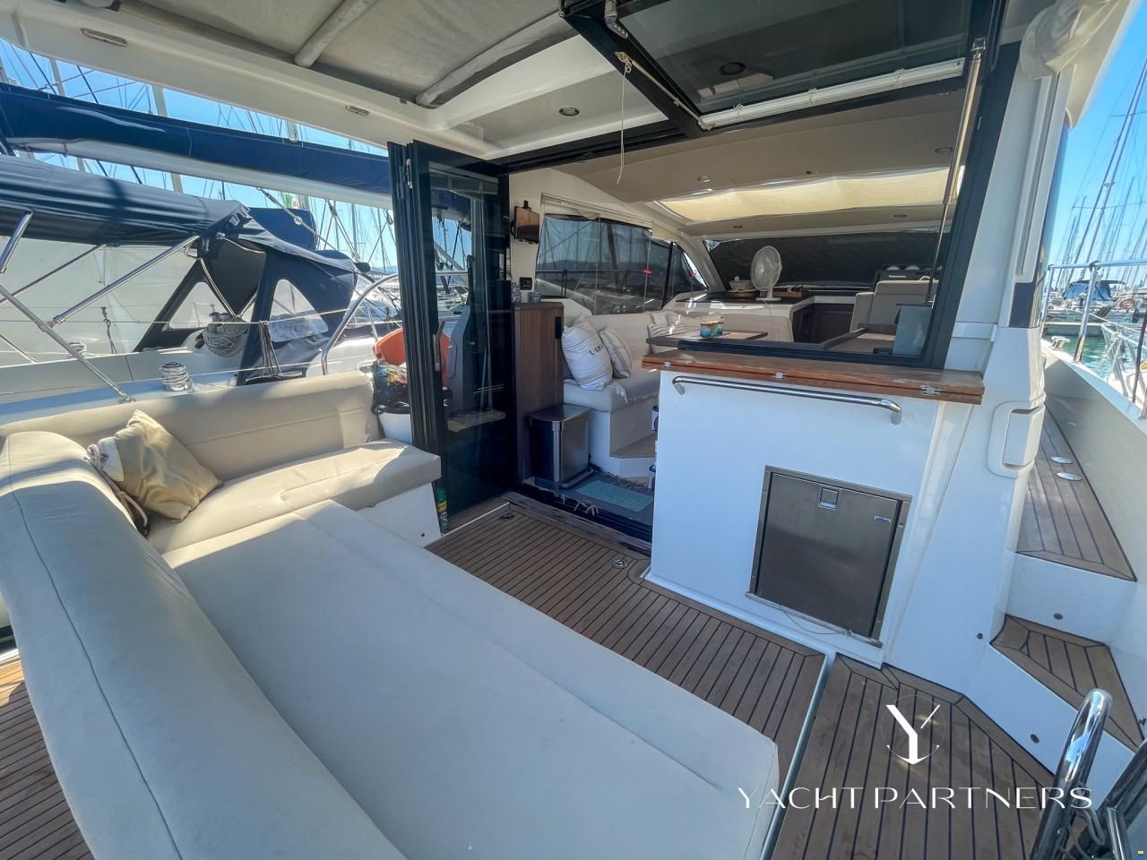 Sealine C330