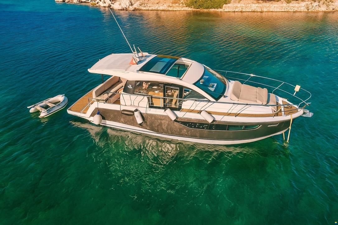 Sealine C330