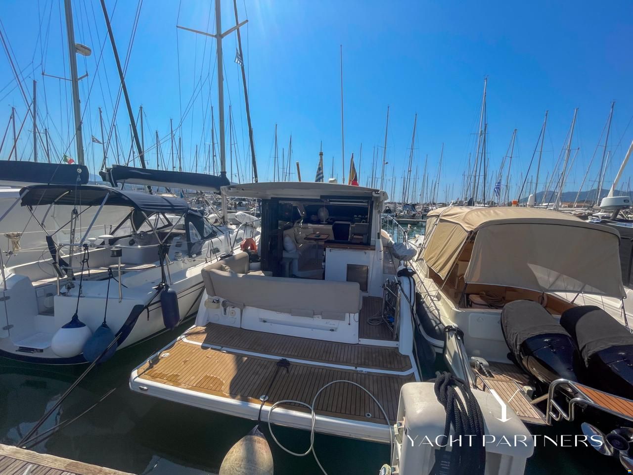 Sealine C330