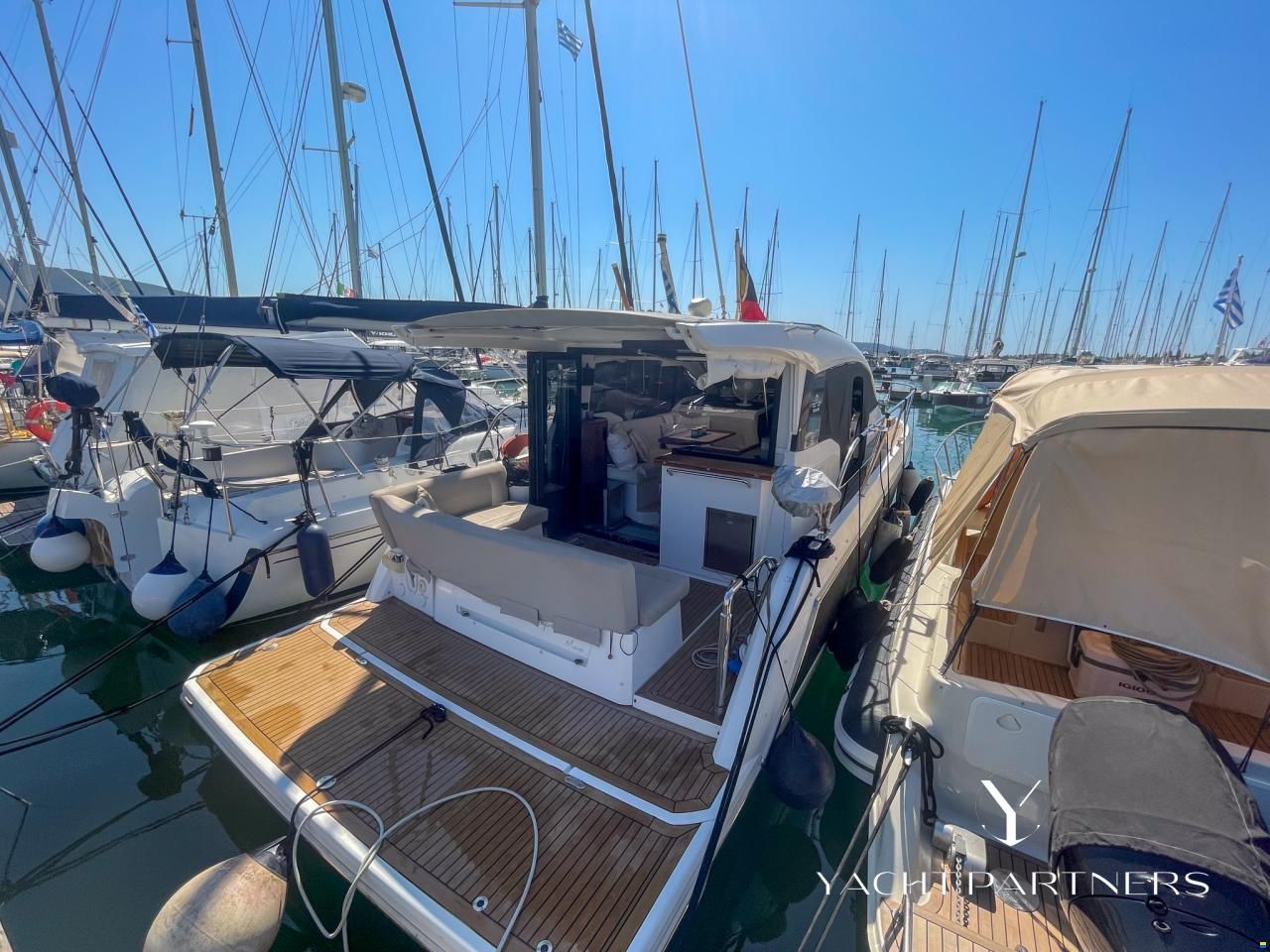 Sealine C330