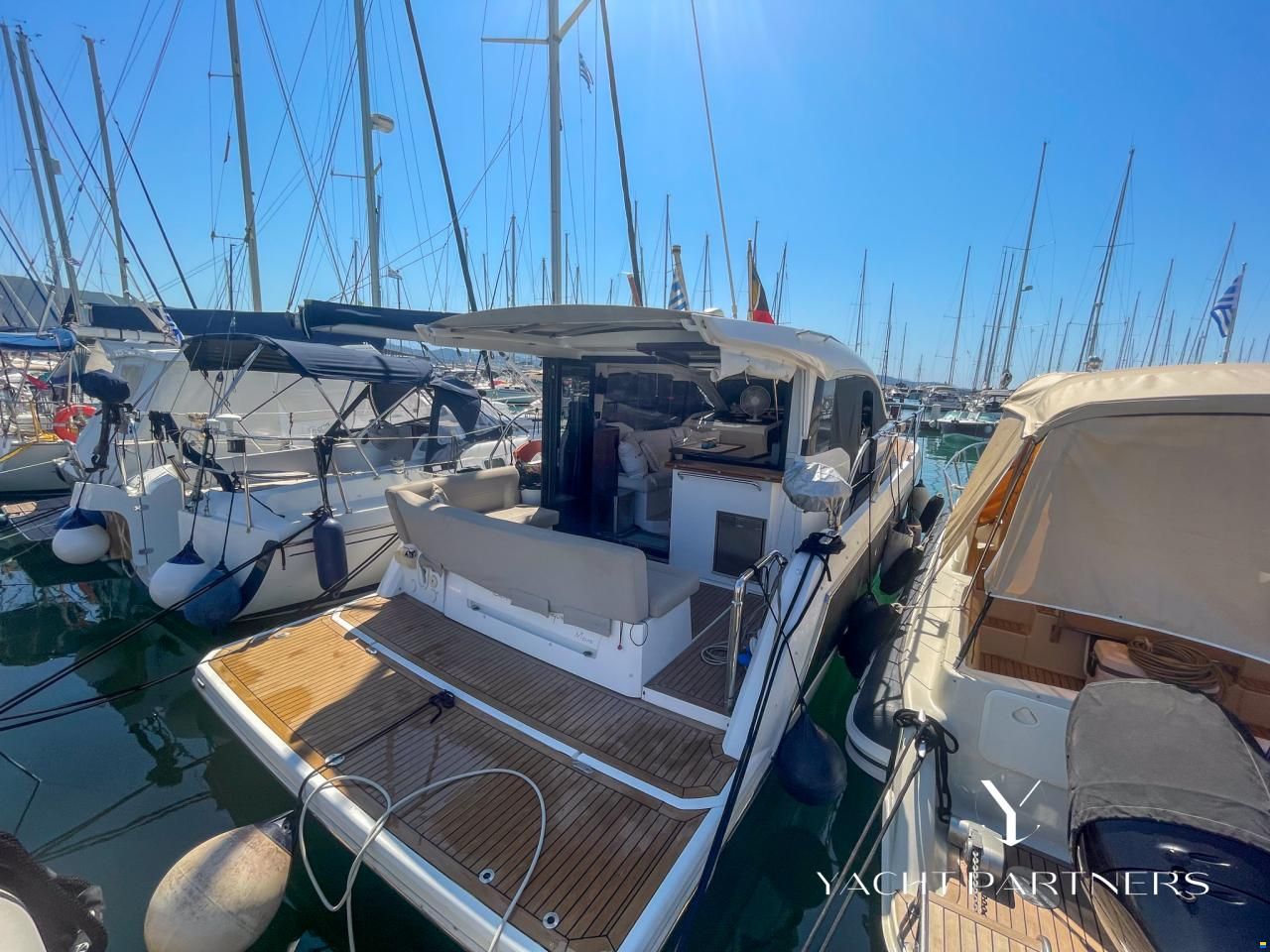 Sealine C330