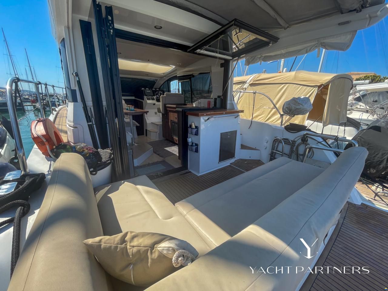 Sealine C330