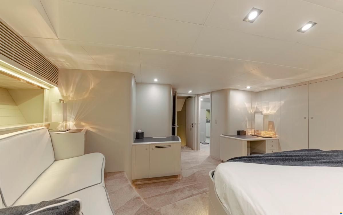 Alloy Yachts 35m