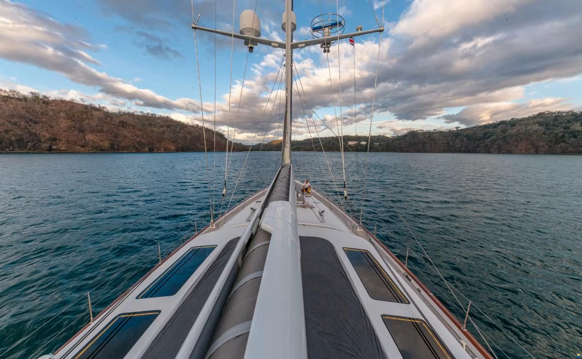 Alloy Yachts 35m