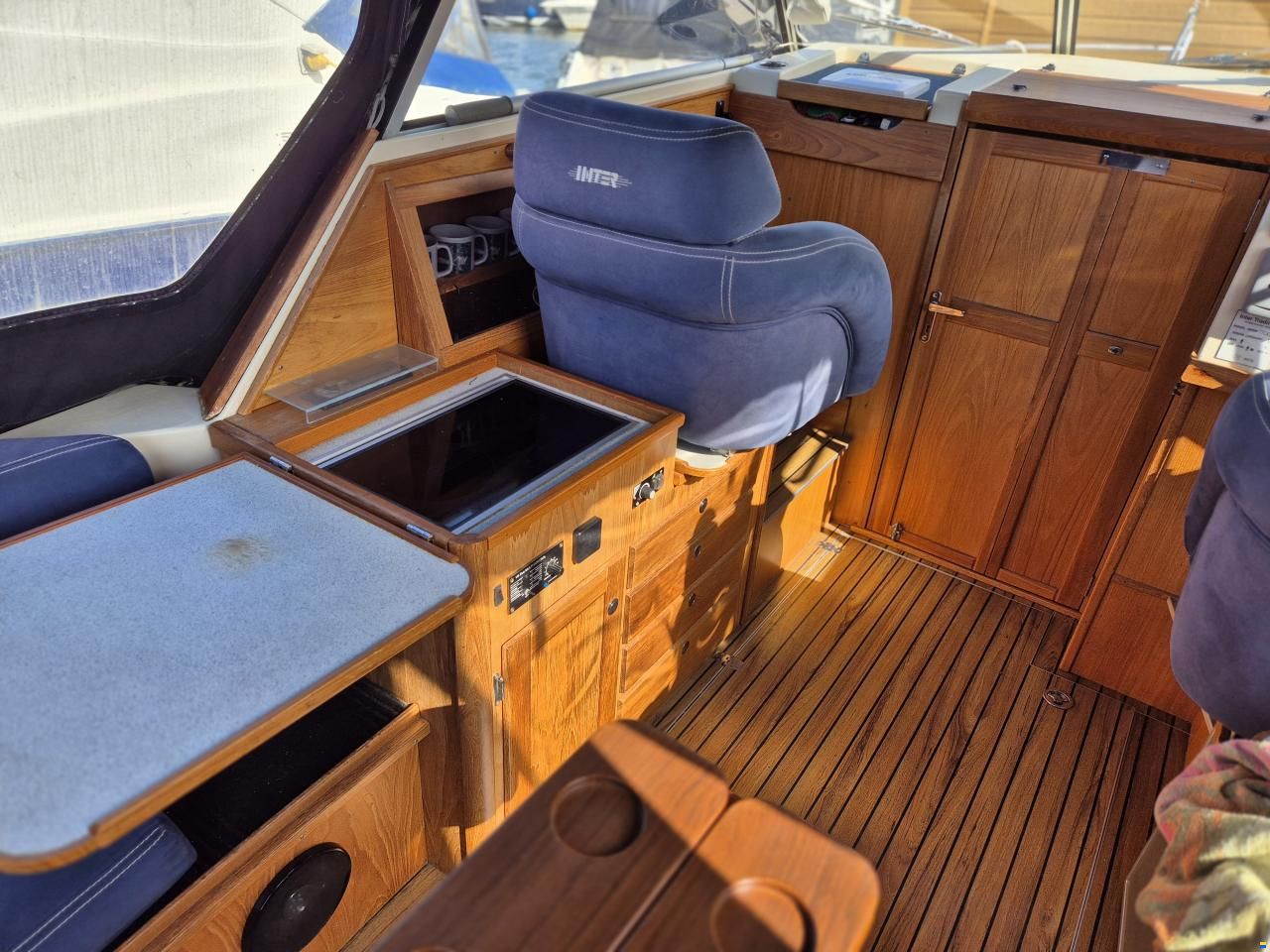 Inter 7700