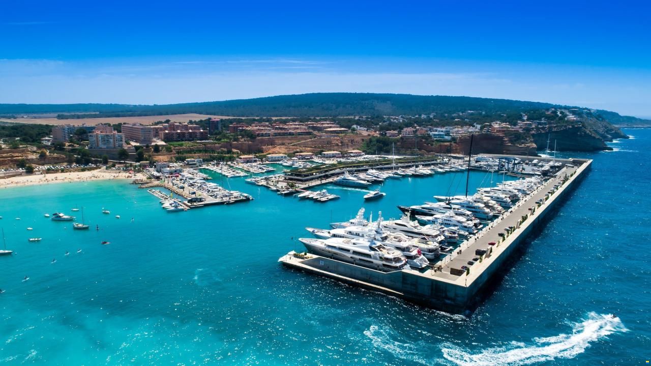 Exklusiver Liegeplatz in Port Adriano