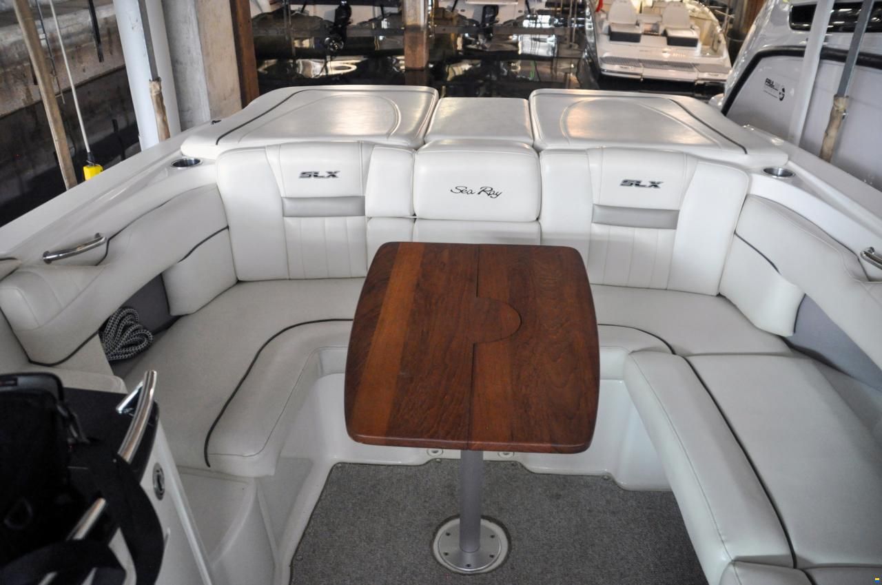 Sea Ray SLX 270