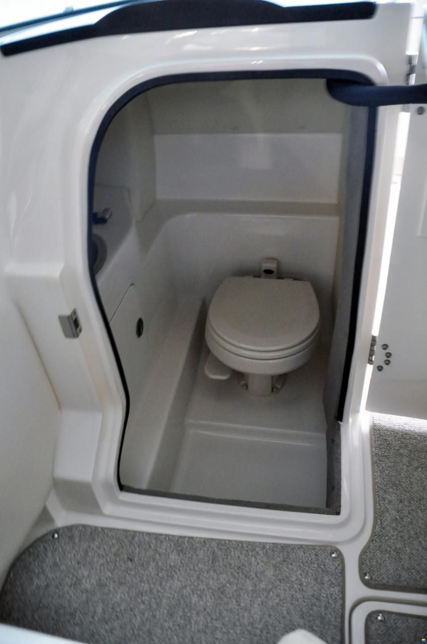 Sea Ray SLX 270