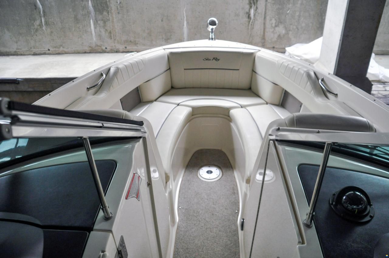 Sea Ray SLX 270