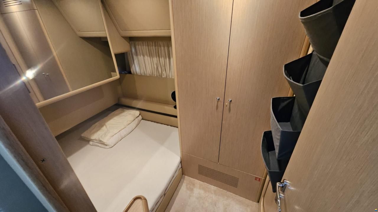 Ferretti 550