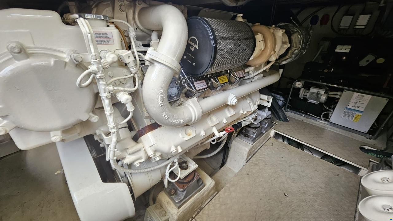 Ferretti 550