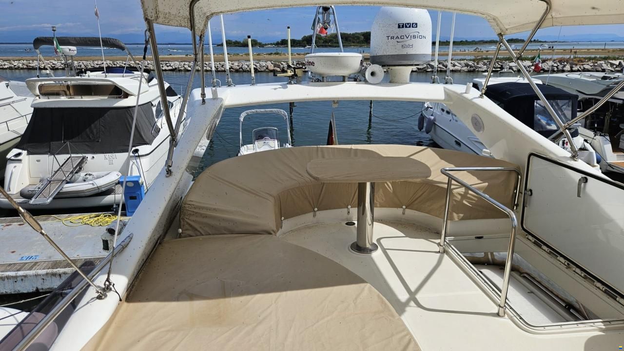 Ferretti 550