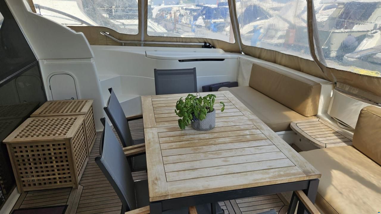 Ferretti 550