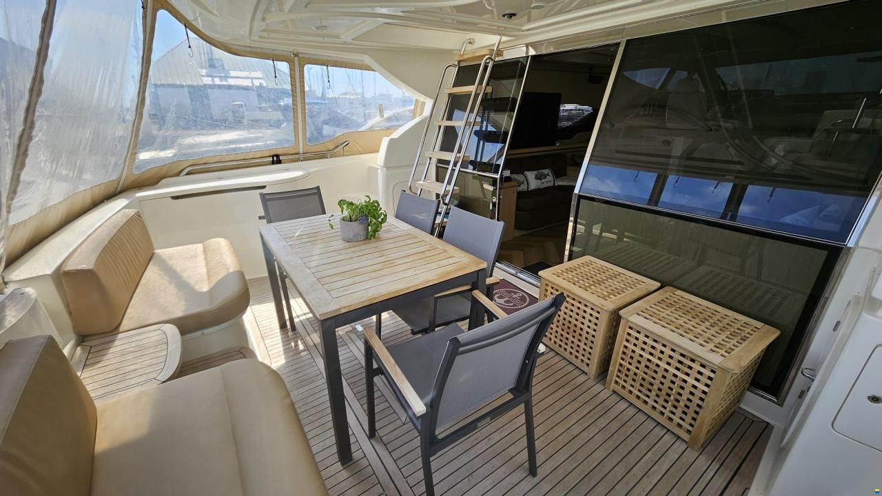 Ferretti 550