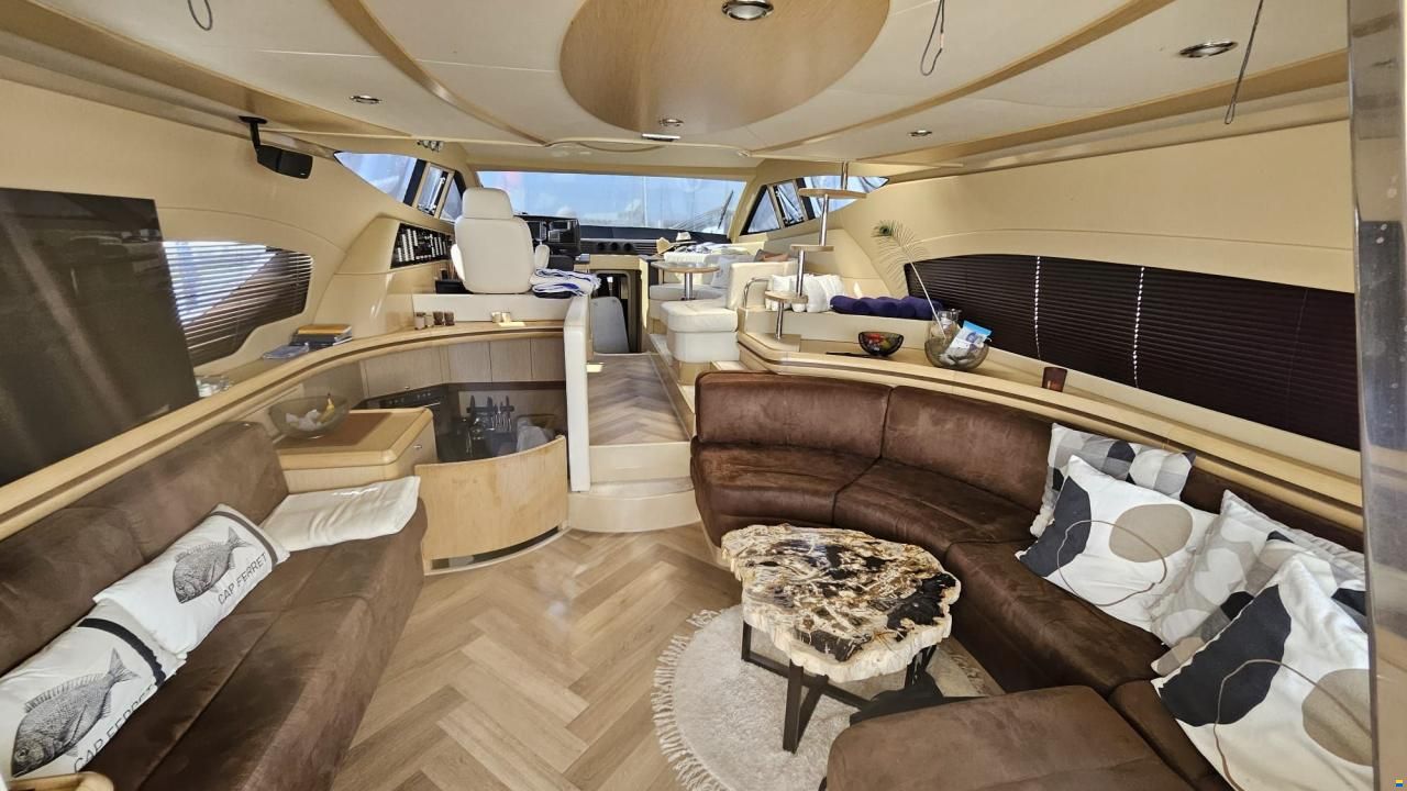 Ferretti 550