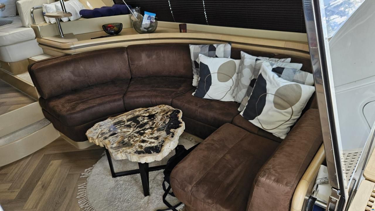 Ferretti 550