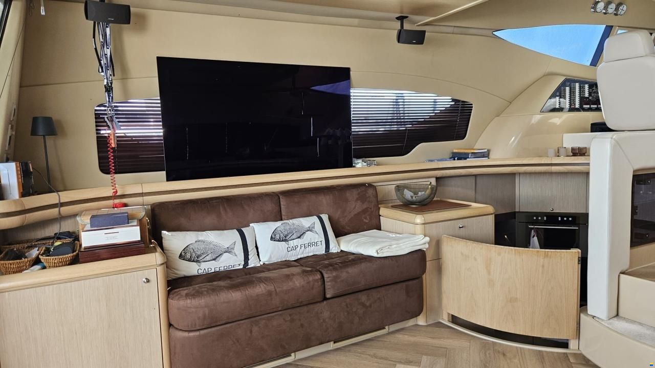 Ferretti 550