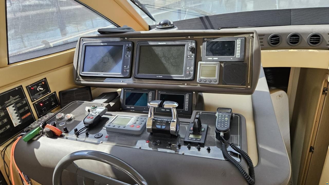 Ferretti 550