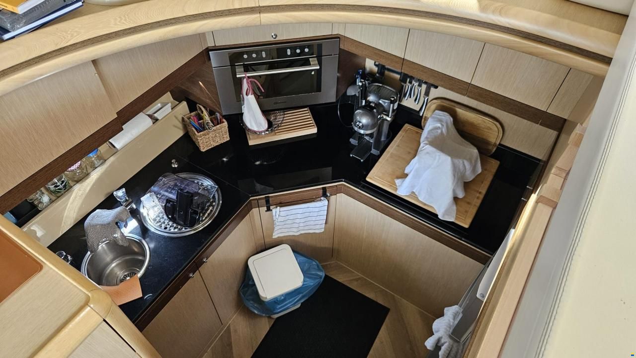 Ferretti 550
