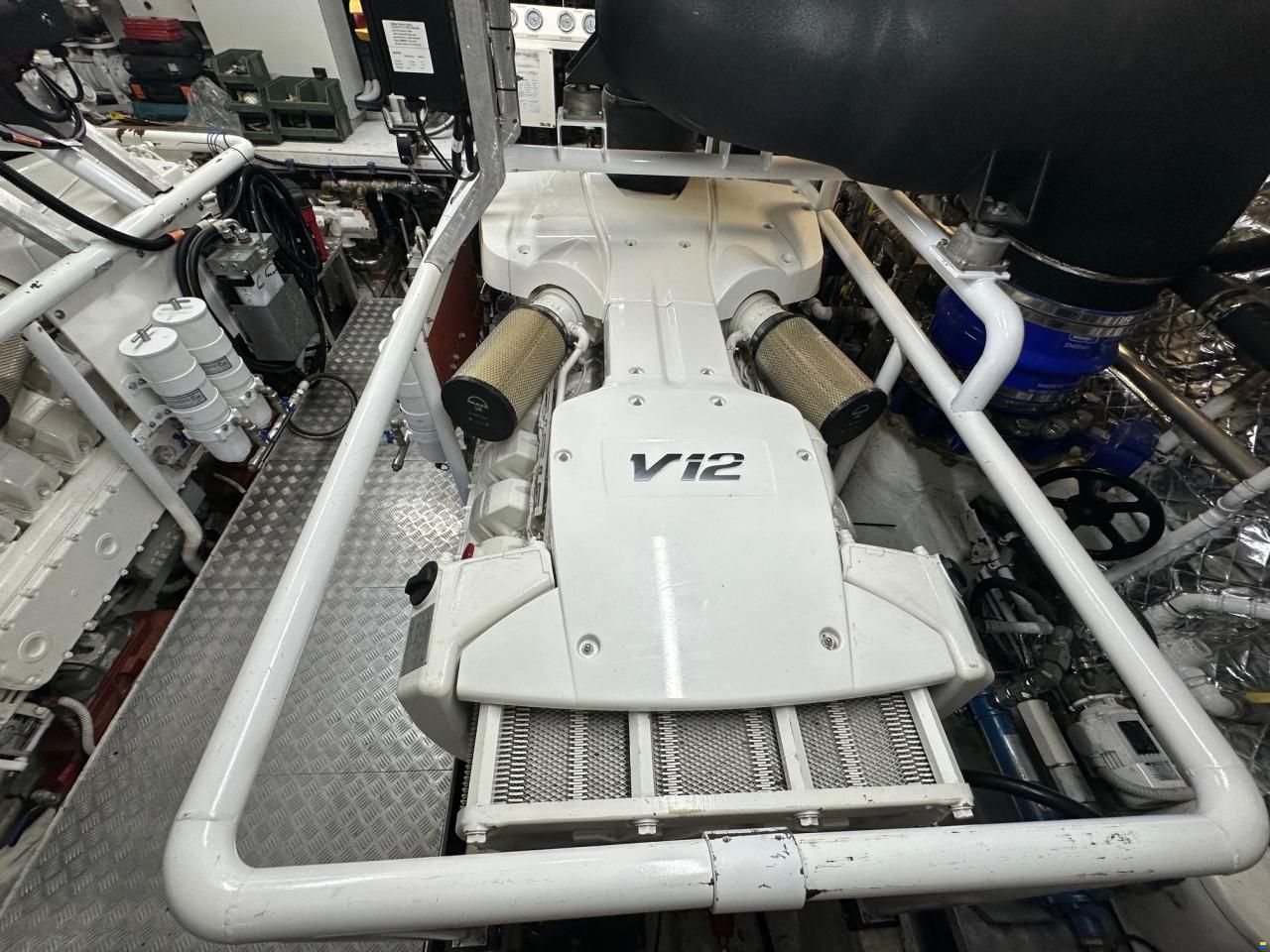 Falcon Yachts 102