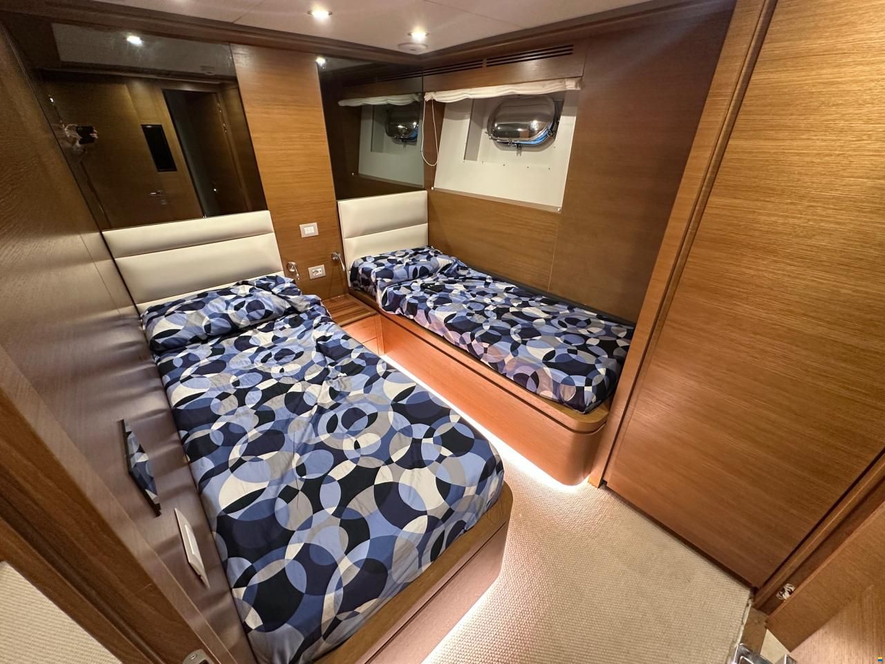 Falcon Yachts 102