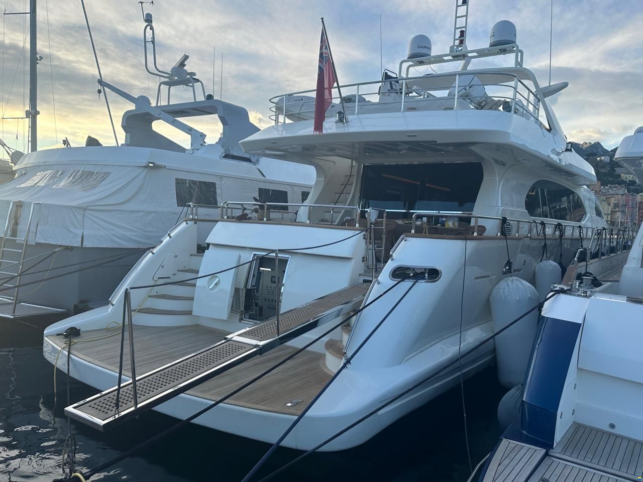 Falcon Yachts 102