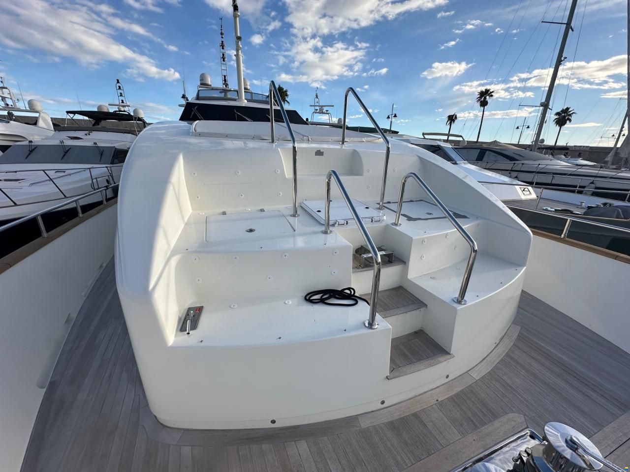 Falcon Yachts 102