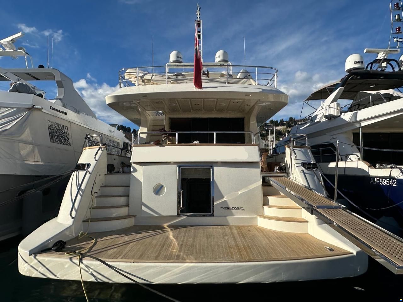 Falcon Yachts 102