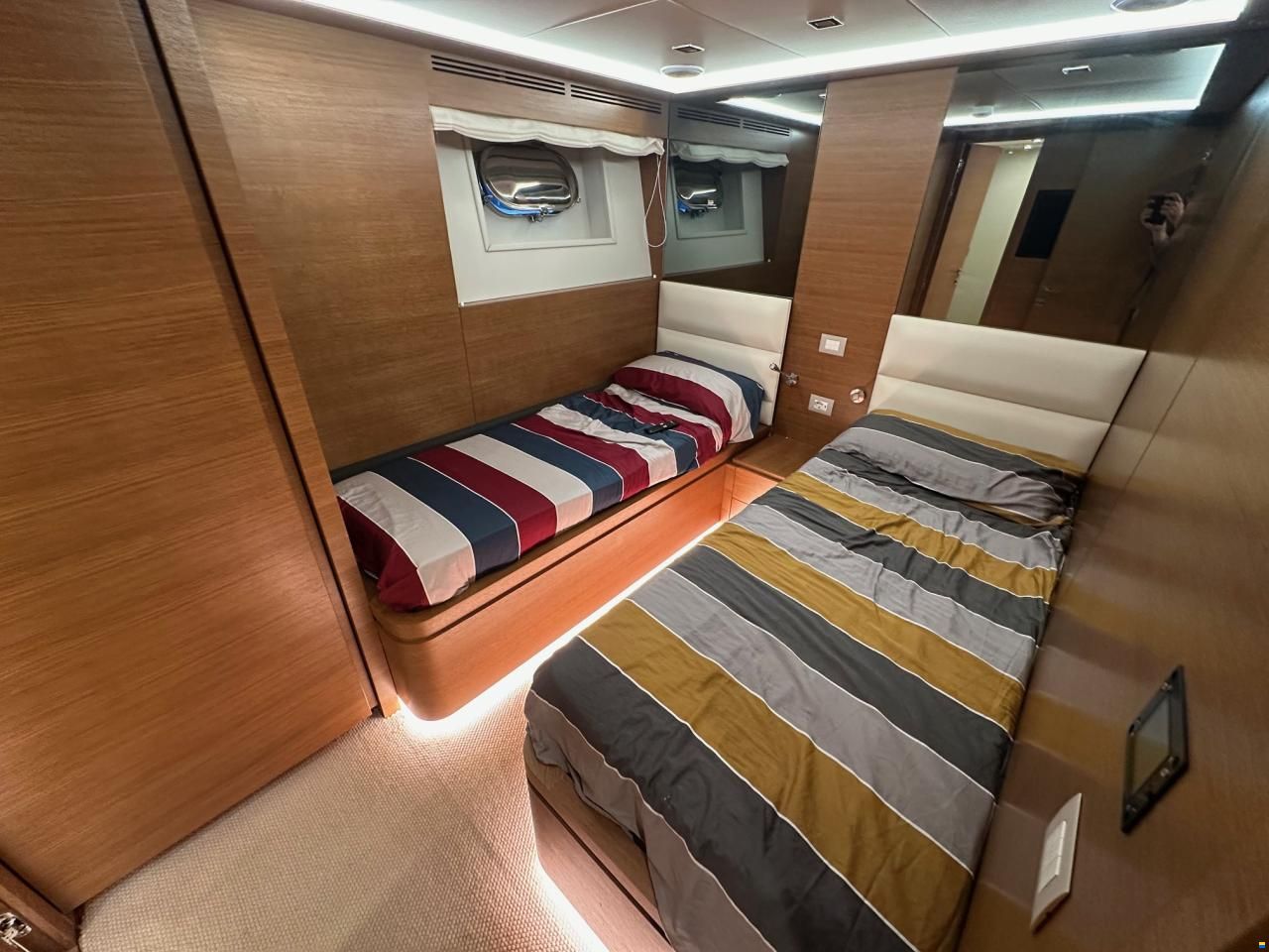Falcon Yachts 102