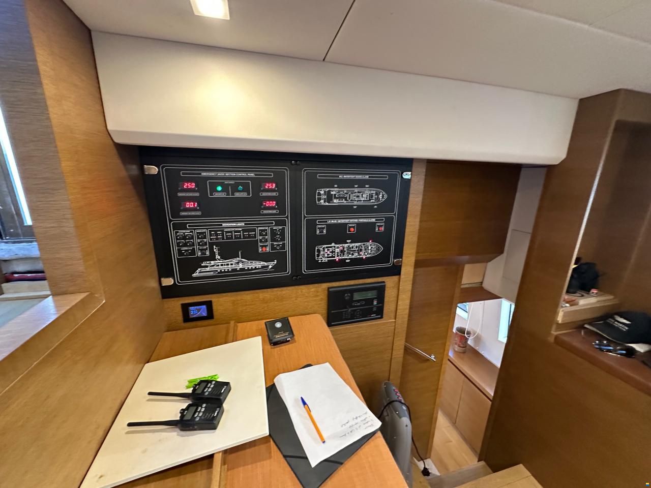 Falcon Yachts 102