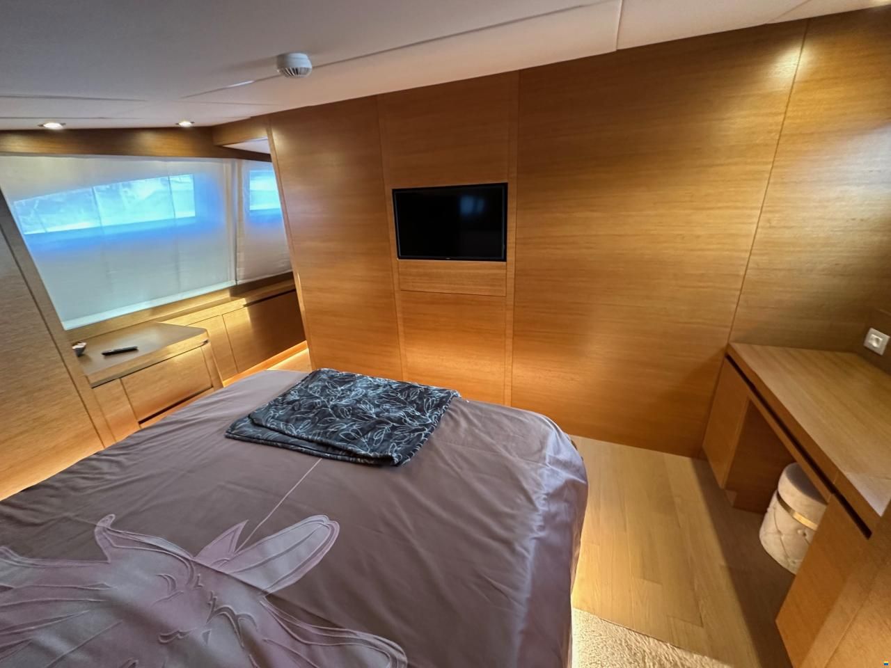 Falcon Yachts 102