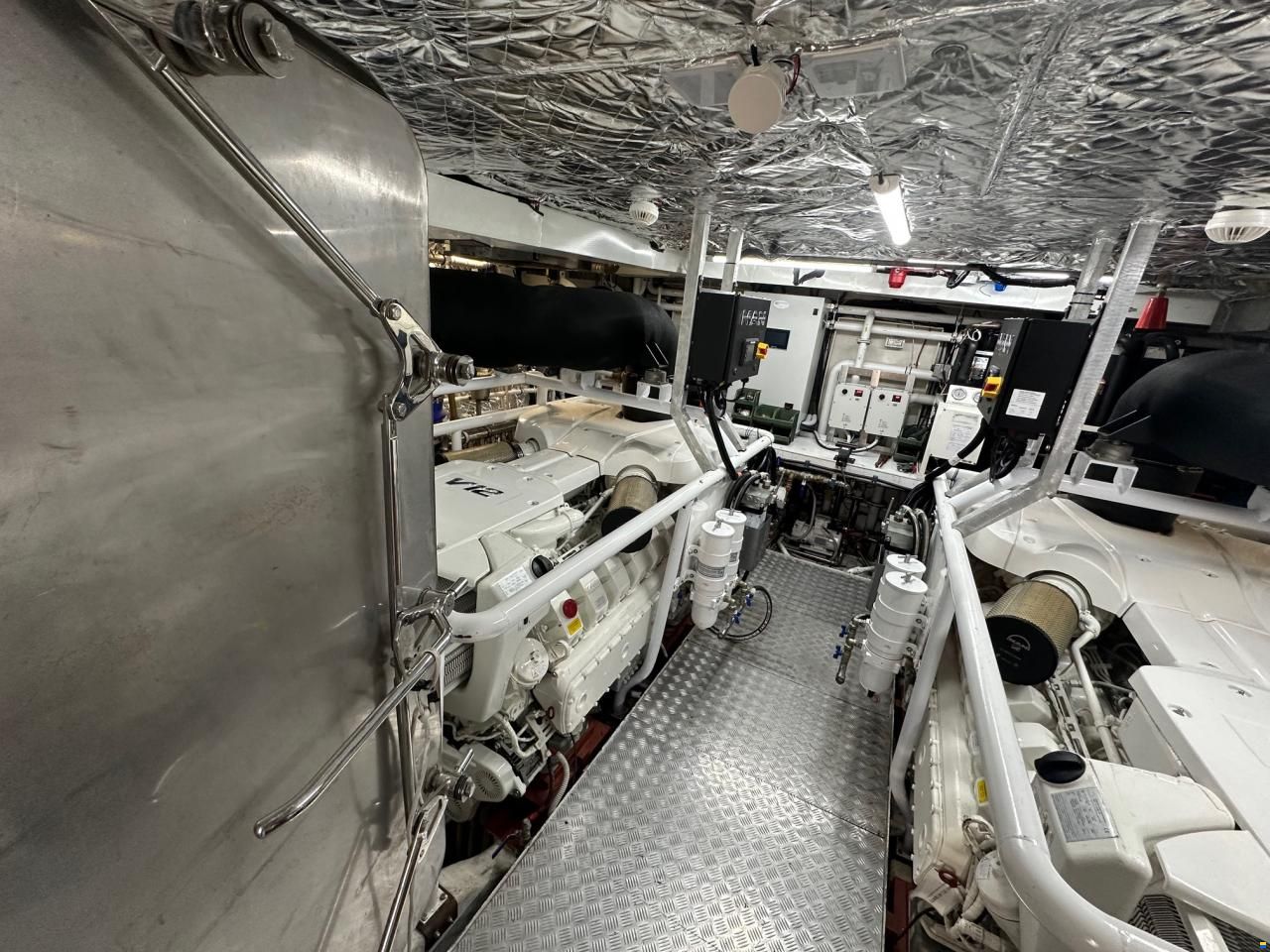 Falcon Yachts 102