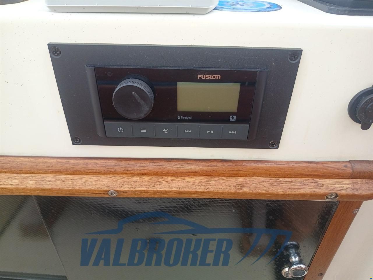 Boston Whaler OUTRAGE 22
