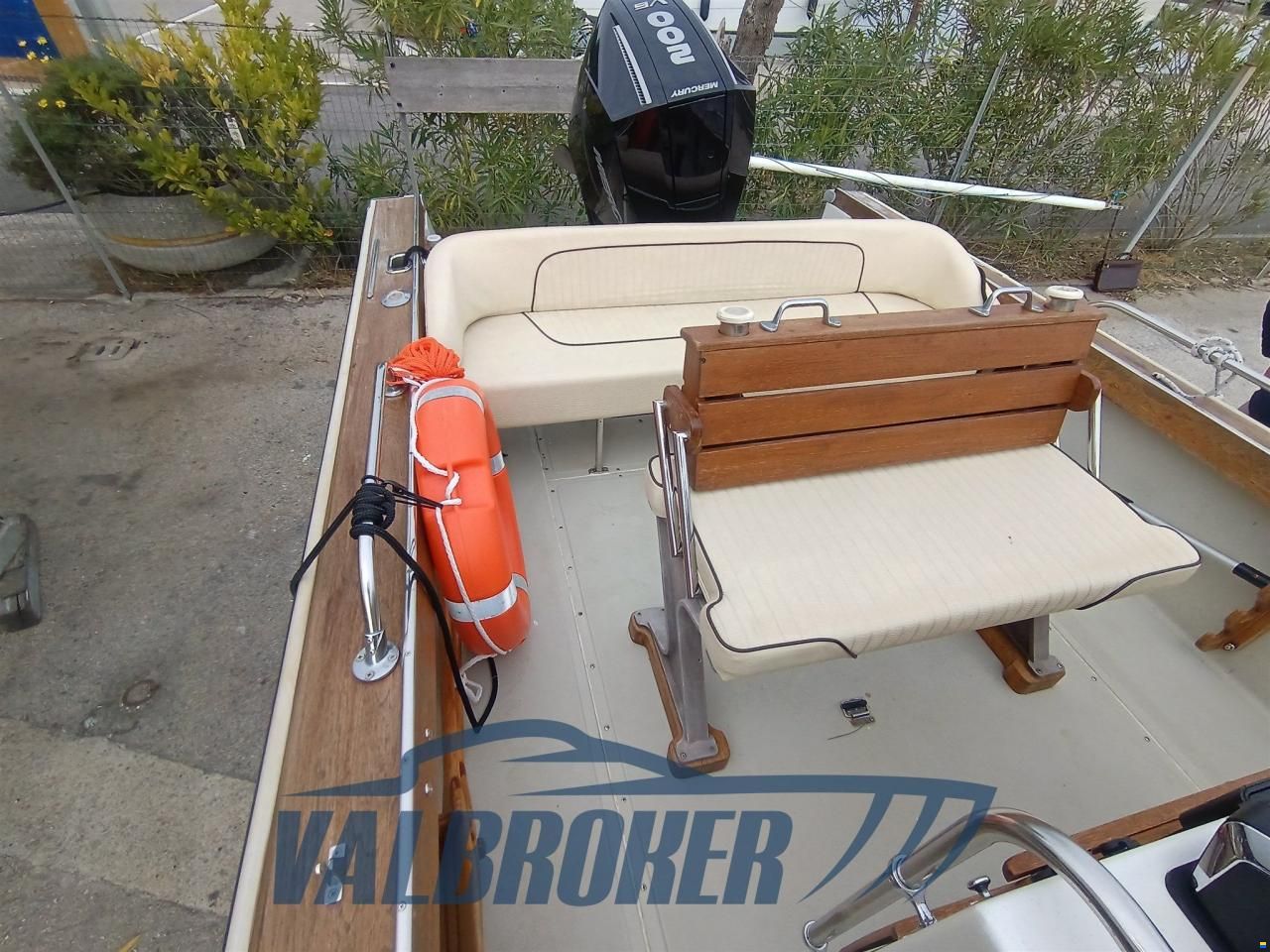 Boston Whaler OUTRAGE 22