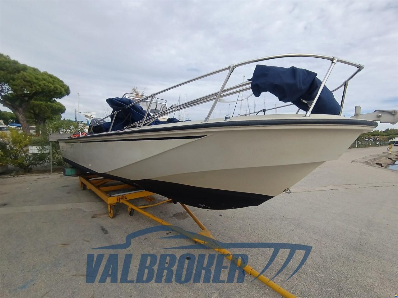 Boston Whaler OUTRAGE 22