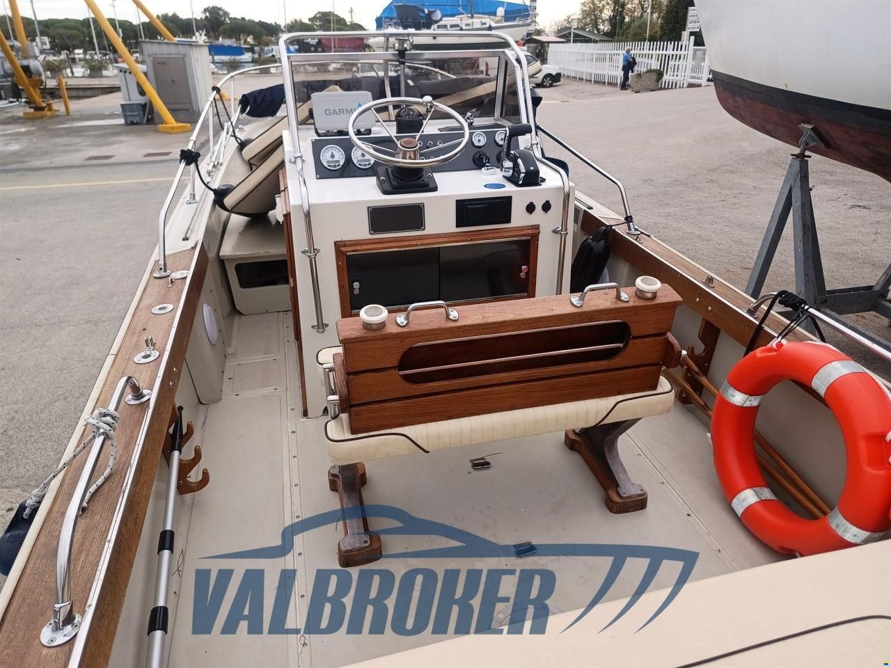 Boston Whaler OUTRAGE 22
