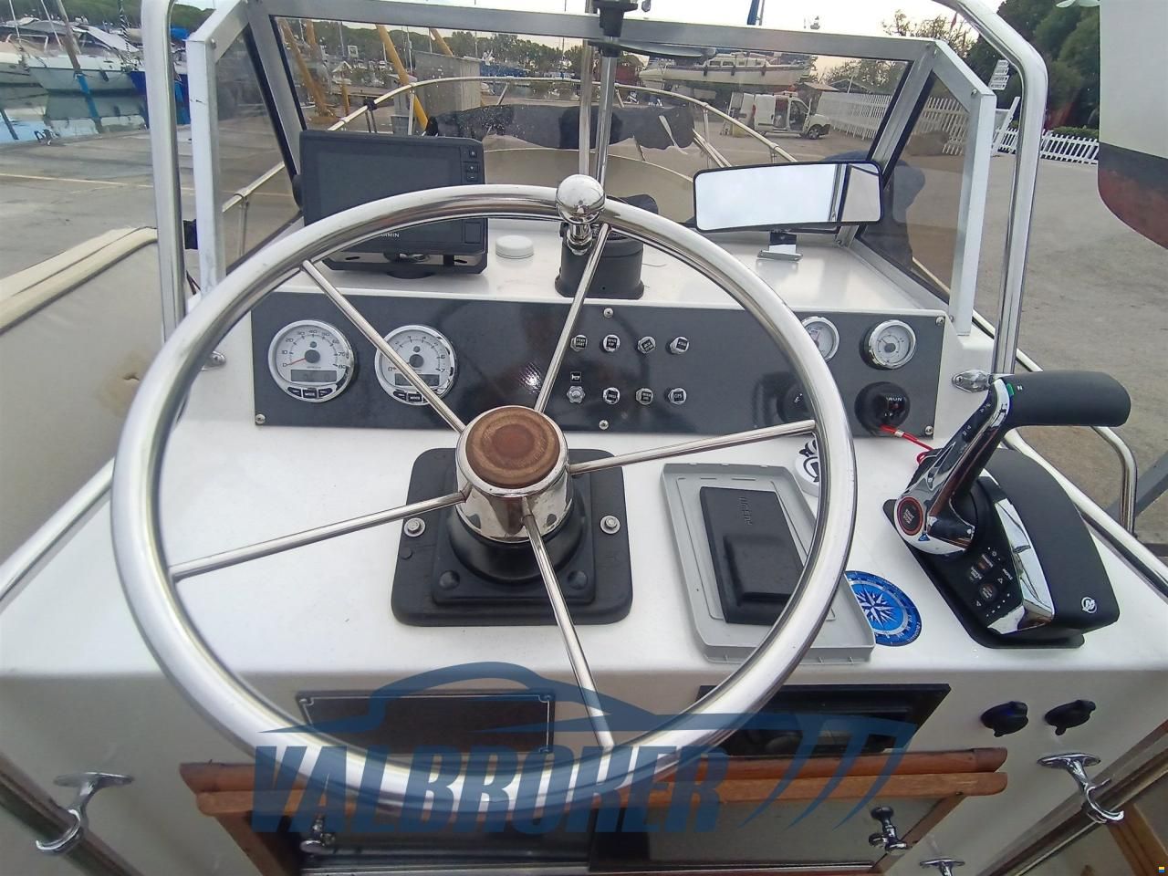 Boston Whaler OUTRAGE 22