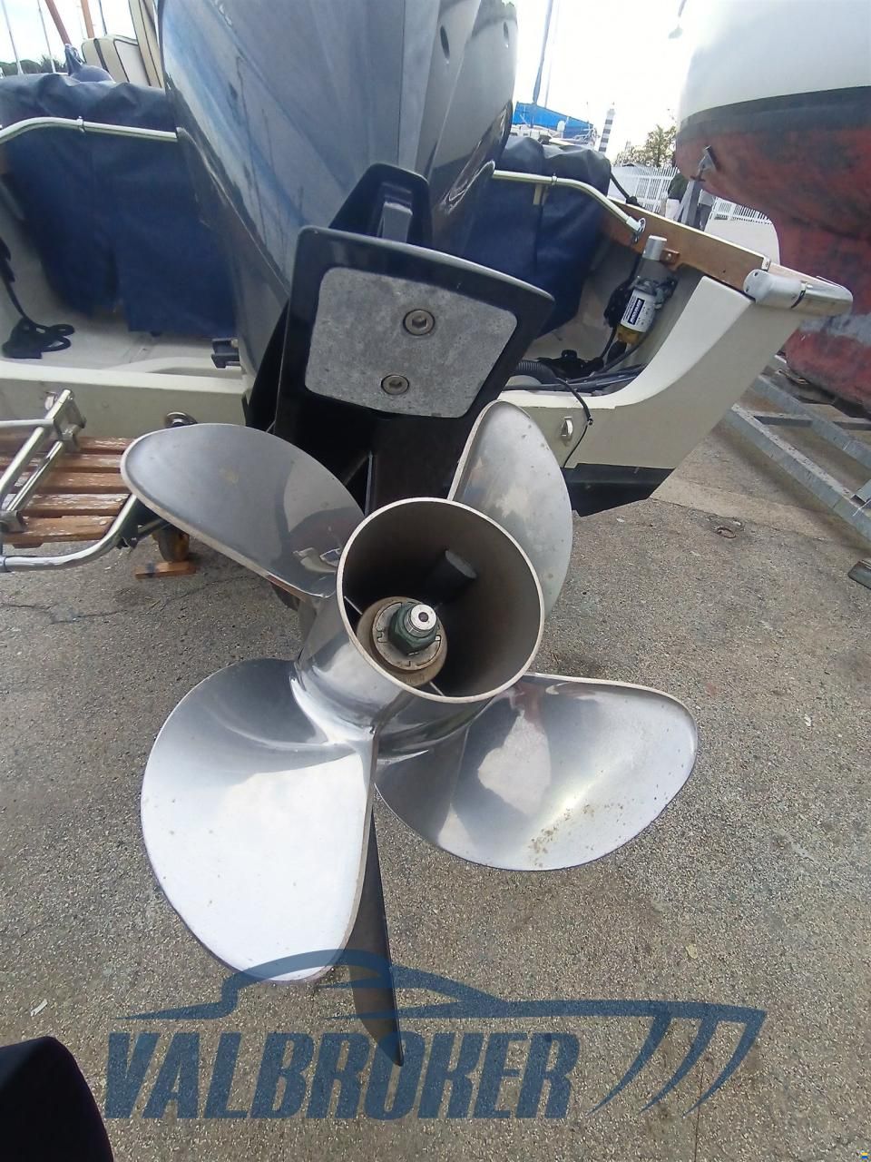 Boston Whaler OUTRAGE 22