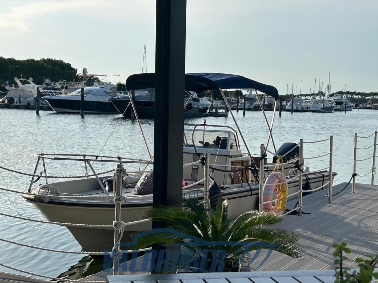Boston Whaler OUTRAGE 22