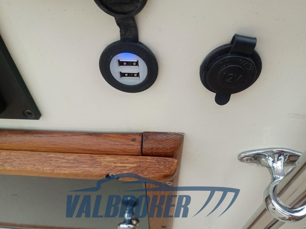 Boston Whaler OUTRAGE 22