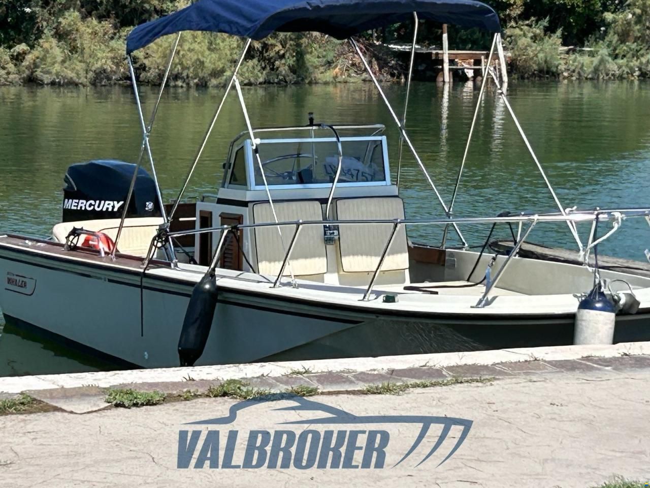 Boston Whaler OUTRAGE 22