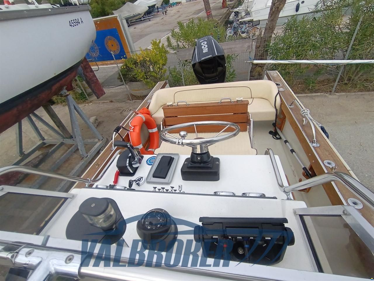Boston Whaler OUTRAGE 22