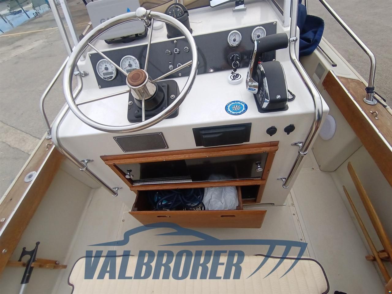 Boston Whaler OUTRAGE 22