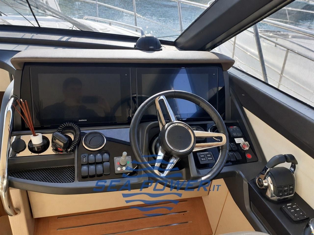 Princess Yachts. F 49