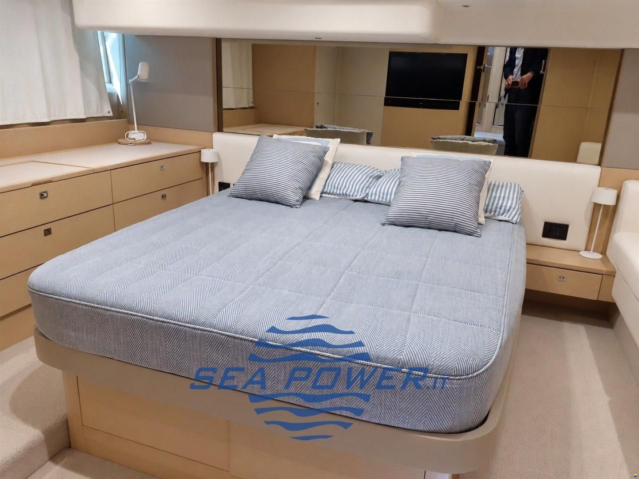 Princess Yachts. F 49