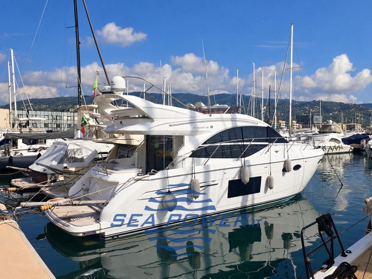 Princess Yachts. F 49